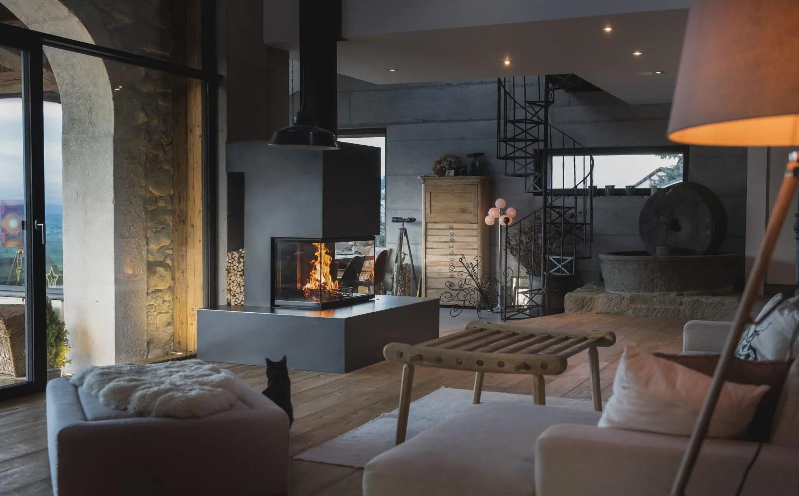 ÜÇ TARAFI AÇIK ŞÖMİNE MODELİ 5
